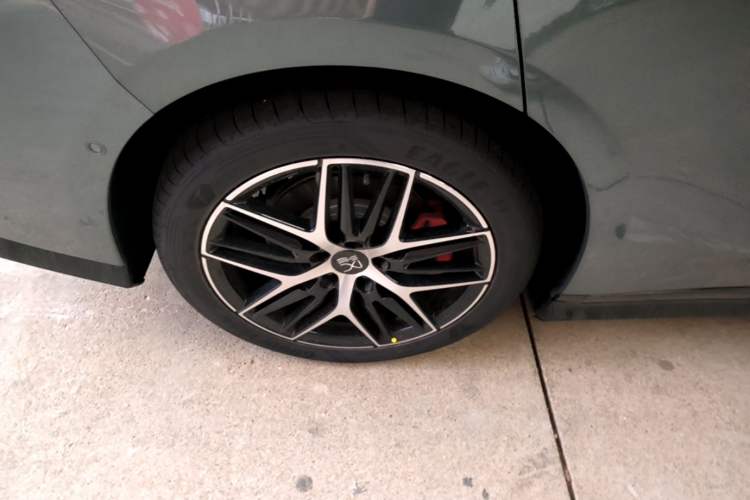 Used BYD Han L 2025 DM-p Four-Wheel-Drive LiDAR Flagship Model Right Rear Wheel Hub