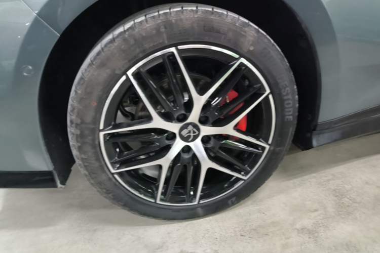 Used BYD Han L 2025 DM-p Four-Wheel-Drive LiDAR Flagship Model Right Rear Wheel Hub
