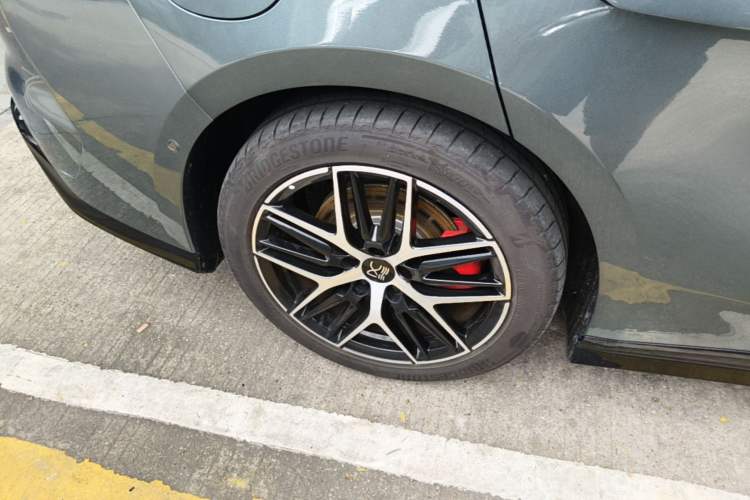 Used BYD Han L 2025 DM-p Four-Wheel-Drive LiDAR Flagship Model Right Rear Wheel Hub