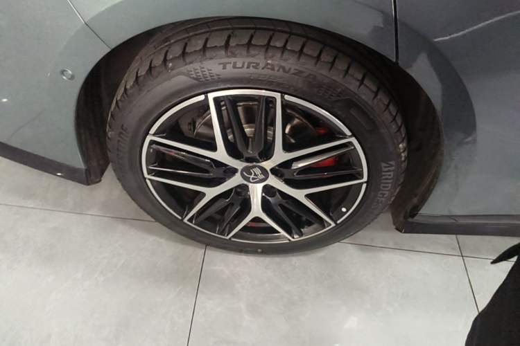 Used BYD Han L 2025 DM-p Four-Wheel-Drive LiDAR Flagship Model Right Rear Wheel Hub