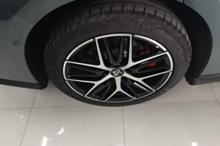 Used BYD Han L 2025 DM-p Four-Wheel-Drive LiDAR Flagship Model Right Rear Wheel Hub