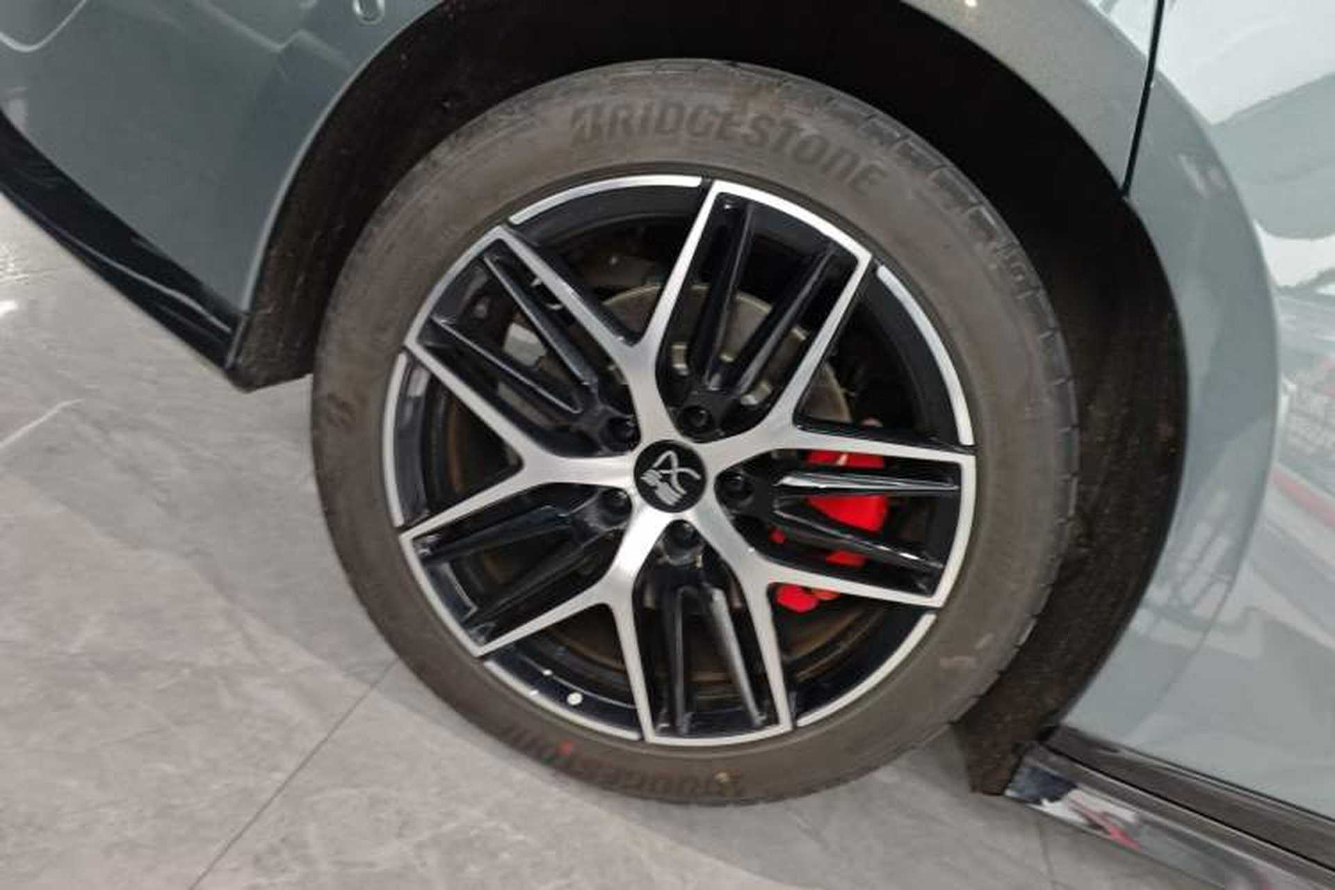 Used BYD Han L 2025 DM-p Four-Wheel-Drive LiDAR Flagship Model Right Rear Wheel Hub
