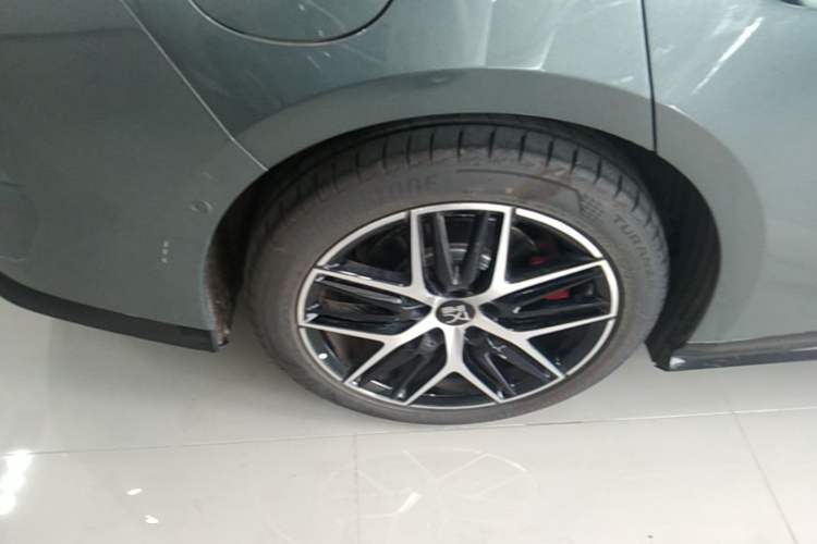 Used BYD Han L 2025 DM-p Four-Wheel-Drive LiDAR Flagship Model Right Rear Wheel Hub