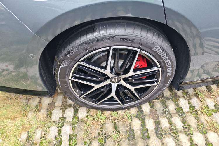 Used BYD Han L 2025 DM-p Four-Wheel-Drive LiDAR Flagship Model Right Rear Wheel Hub