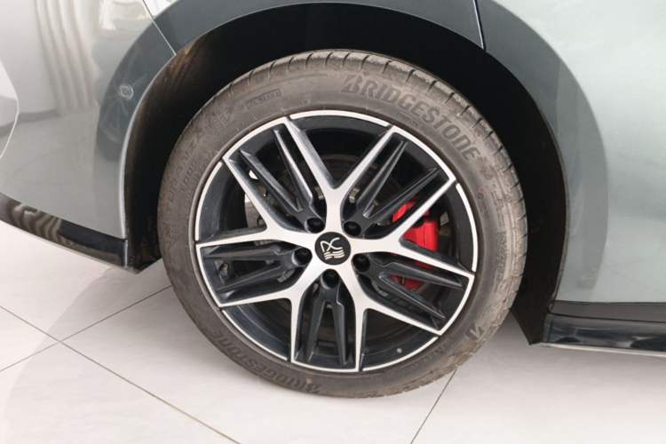 Used BYD Han L 2025 DM-p Four-Wheel-Drive LiDAR Flagship Model Right Rear Wheel Hub