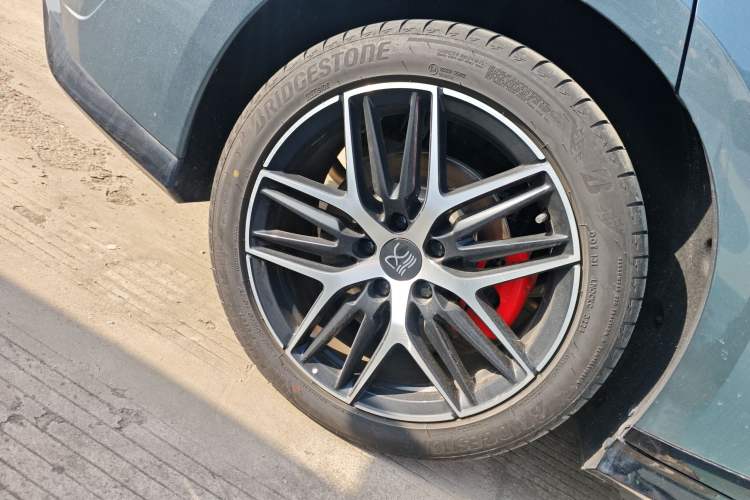 Used BYD Han L 2025 DM-p Four-Wheel-Drive LiDAR Flagship Model Right Rear Wheel Hub
