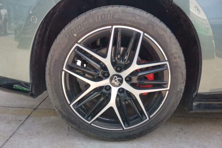 Used BYD Han L 2025 DM-p Four-Wheel-Drive LiDAR Flagship Model Right Rear Wheel Hub