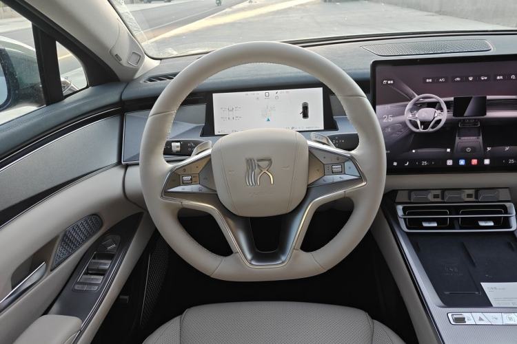 Used BYD Han L 2025 EV 701KM LiDAR Deluxe Edition Steering Wheel