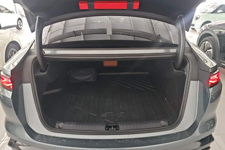 Used BYD Han L 2025 EV 701KM LiDAR Deluxe Edition Trunk