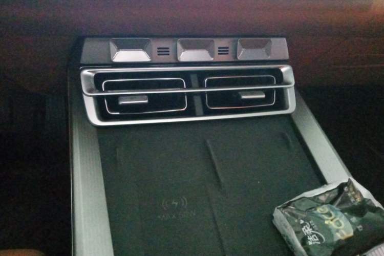 Used BYD Han L 2025 EV 701 km LiDAR Flagship Edition Audio And AC Panel