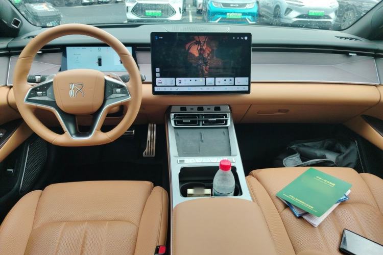 Used BYD Han L 2025 EV Four-Wheel Drive LiDAR Flagship Model Center Console