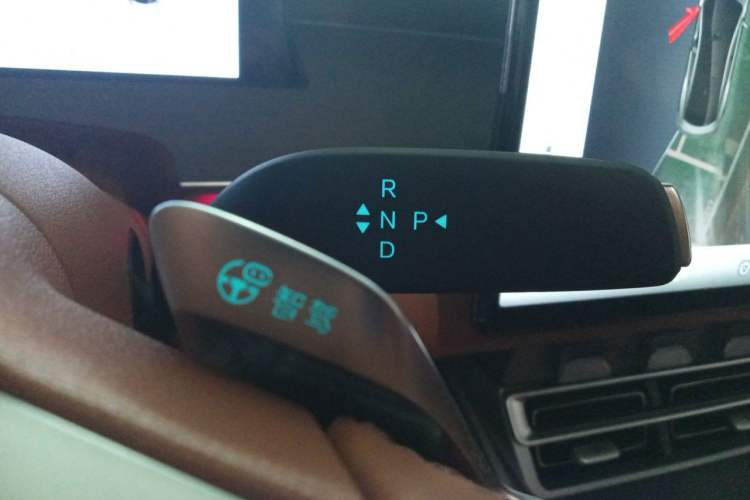 Used BYD Han L 2025 EV 701 km LiDAR Flagship Edition Gear Lever