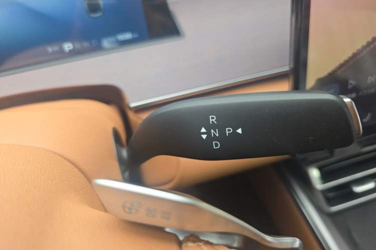 Used BYD Han L 2025 DM-p Four-Wheel-Drive LiDAR Flagship Model Gear Lever