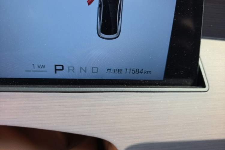 Used BYD Han L 2025 EV Four-Wheel Drive LiDAR Flagship Model Odometer Close Up