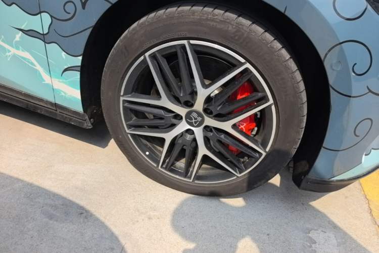 Used BYD Han L 2025 EV Four-Wheel Drive LiDAR Flagship Model Right Front Wheel Hub