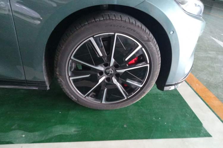Used BYD Han L 2025 EV 701 km LiDAR Flagship Edition Right Front Wheel Hub