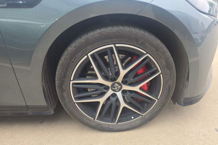 Used BYD Han L 2025 DM-p Four-Wheel-Drive LiDAR Flagship Model Right Front Wheel Hub