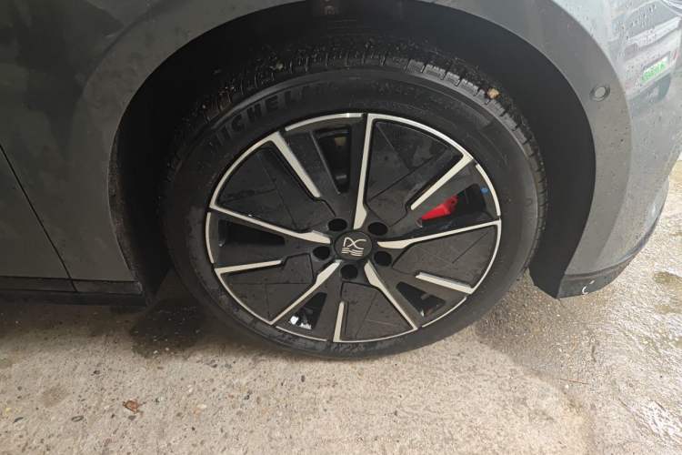 Used BYD Han L 2025 EV 701KM LiDAR Deluxe Edition Right Front Wheel Hub