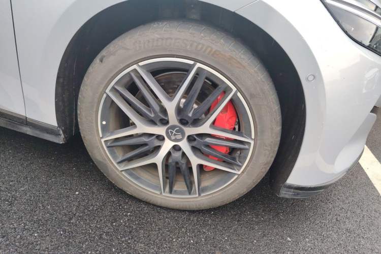 Used BYD Han L 2025 EV Four-Wheel Drive LiDAR Flagship Model Right Front Wheel Hub
