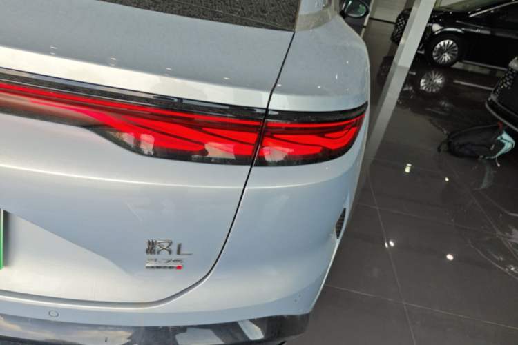 Used BYD Han L 2025 EV Four-Wheel Drive LiDAR Flagship Model Right Rear Taillight