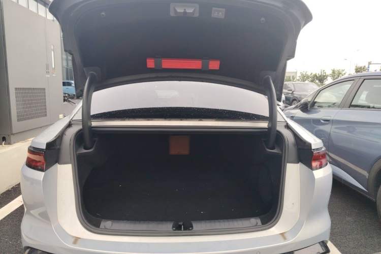 Used BYD Han L 2025 EV Four-Wheel Drive LiDAR Flagship Model Trunk
