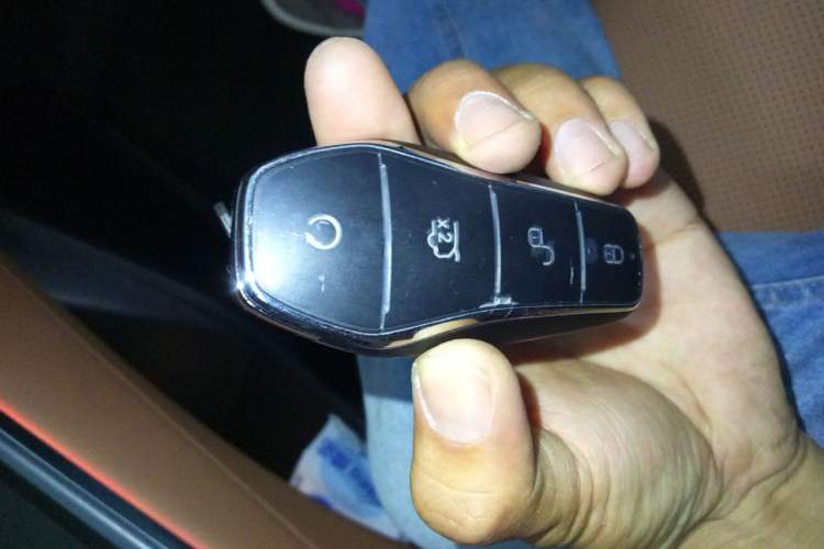 Used BYD Han L 2025 EV 701 km LiDAR Flagship Edition Vehicle Key