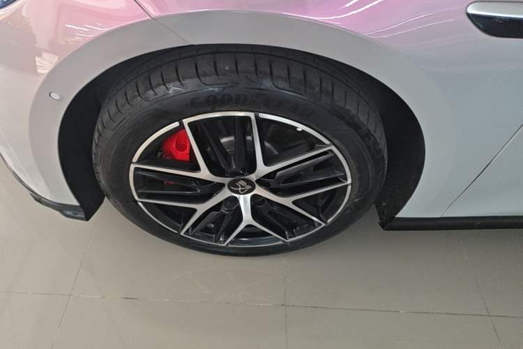 Used BYD Han L 2025 EV Four-Wheel Drive LiDAR Flagship Model Left Front Wheel Hub