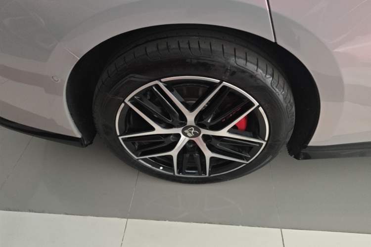 Used BYD Han L 2025 EV Four-Wheel Drive LiDAR Flagship Model Right Rear Wheel Hub