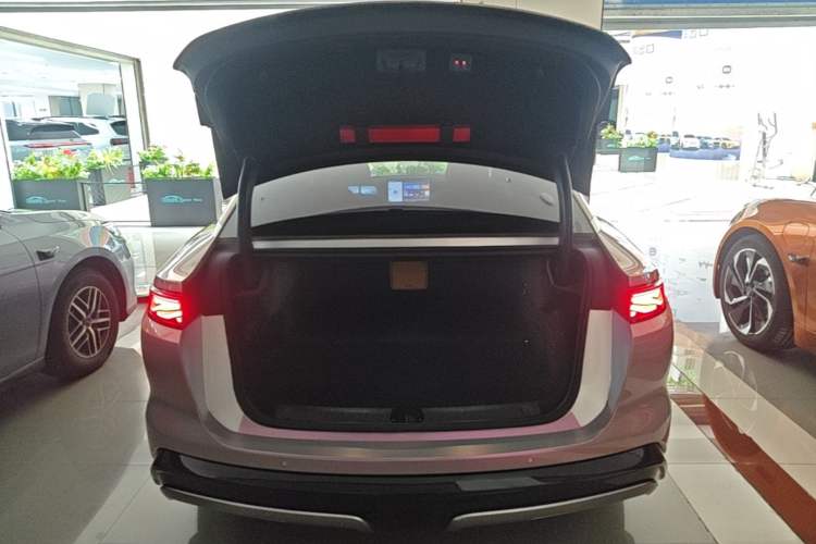 Used BYD Han L 2025 EV Four-Wheel Drive LiDAR Flagship Model Trunk