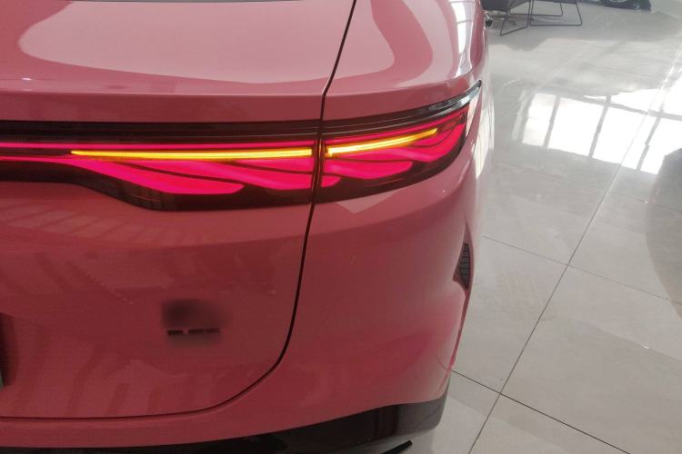 Used BYD Han L 2025 DM-p Four-Wheel-Drive LiDAR Flagship Model Right Rear Taillight