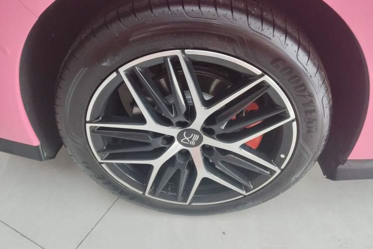 Used BYD Han L 2025 DM-p Four-Wheel-Drive LiDAR Flagship Model Right Rear Wheel Hub