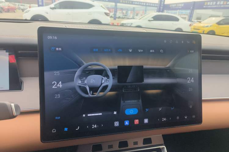 Used BYD Han L 2025 EV 701 km LiDAR Flagship Edition Audio And AC Panel