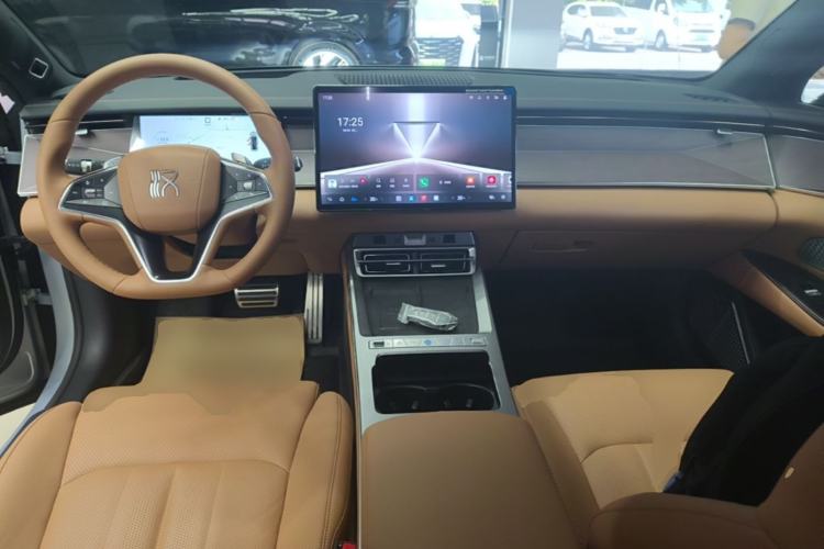 Used BYD Han L 2025 EV Four-Wheel Drive LiDAR Flagship Model Center Console