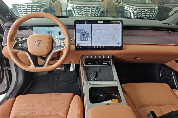 Used BYD Han L 2025 EV Four-Wheel Drive LiDAR Flagship Model Center Console