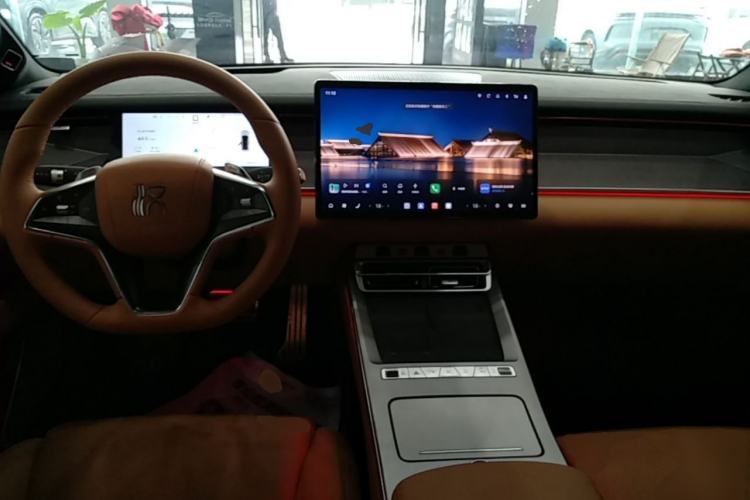 Used BYD Han L 2025 DM-p Four-Wheel-Drive LiDAR Flagship Model Center Console