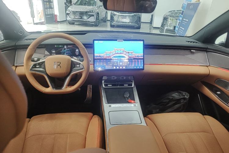 Used BYD Han L 2025 EV Four-Wheel Drive LiDAR Flagship Model Center Console