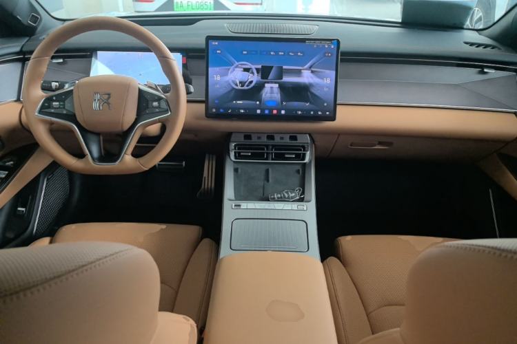 Used BYD Han L 2025 EV Four-Wheel Drive LiDAR Flagship Model Center Console