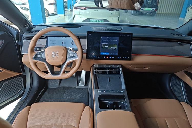 Used BYD Han L 2025 EV Four-Wheel Drive LiDAR Flagship Model Center Console