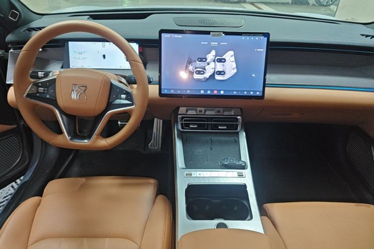 Used BYD Han L 2025 EV Four-Wheel Drive LiDAR Flagship Model Center Console