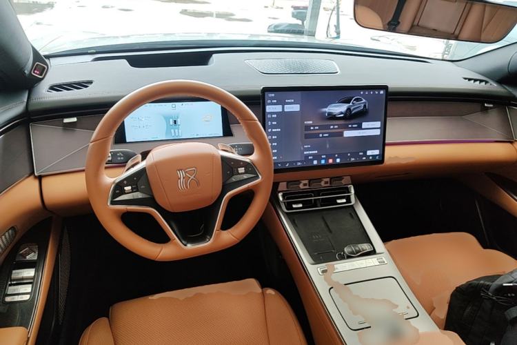Used BYD Han L 2025 EV Four-Wheel Drive LiDAR Flagship Model Center Console