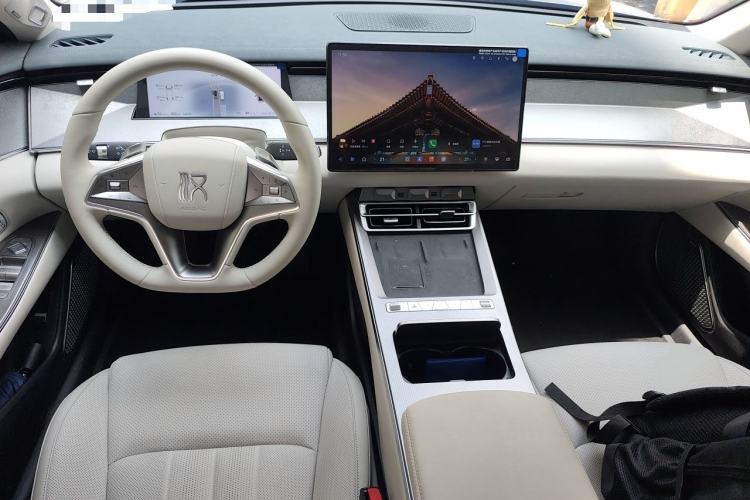 Used BYD Han L 2025 EV 701KM LiDAR Deluxe Edition Center Console