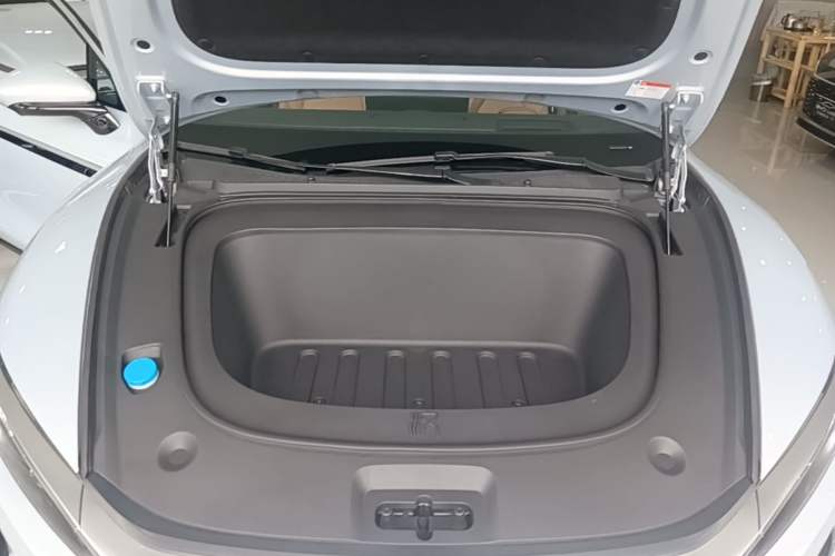 Used BYD Han L 2025 EV Four-Wheel Drive LiDAR Flagship Model Engine Bay