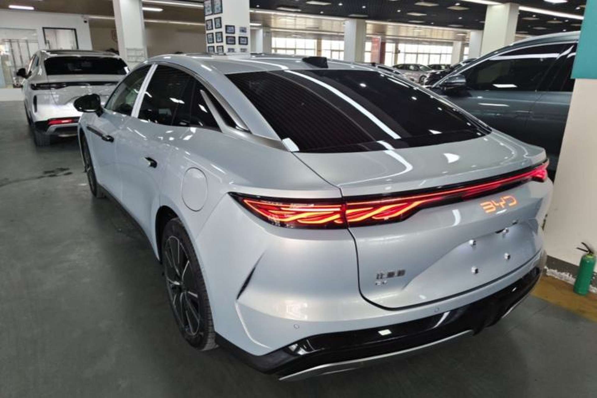Used BYD Han L 2025 EV 701KM LiDAR Deluxe Edition Exterior 2