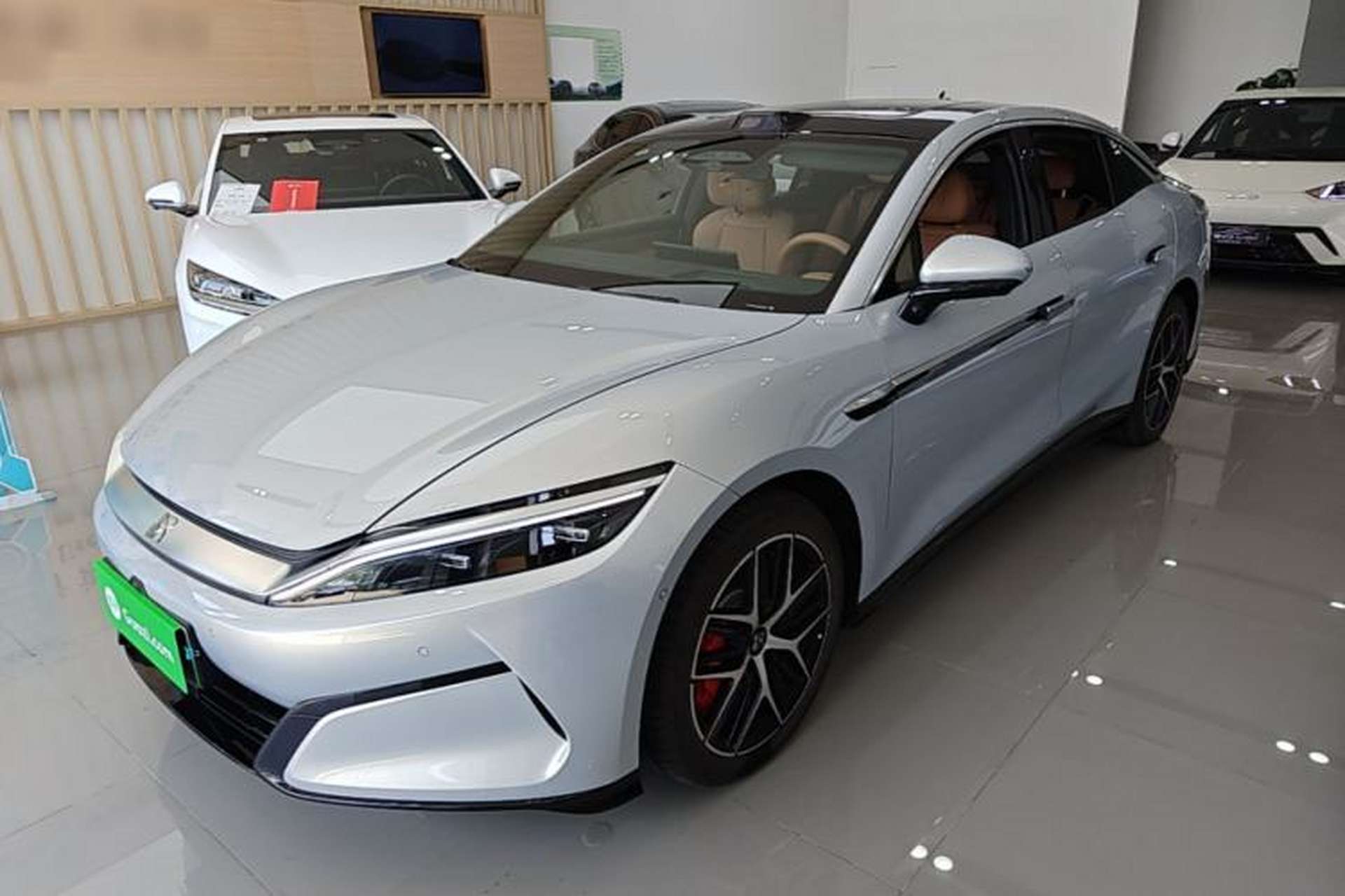 Used BYD Han L 2025 EV Four-Wheel Drive LiDAR Flagship Model Front Left 45 Deg