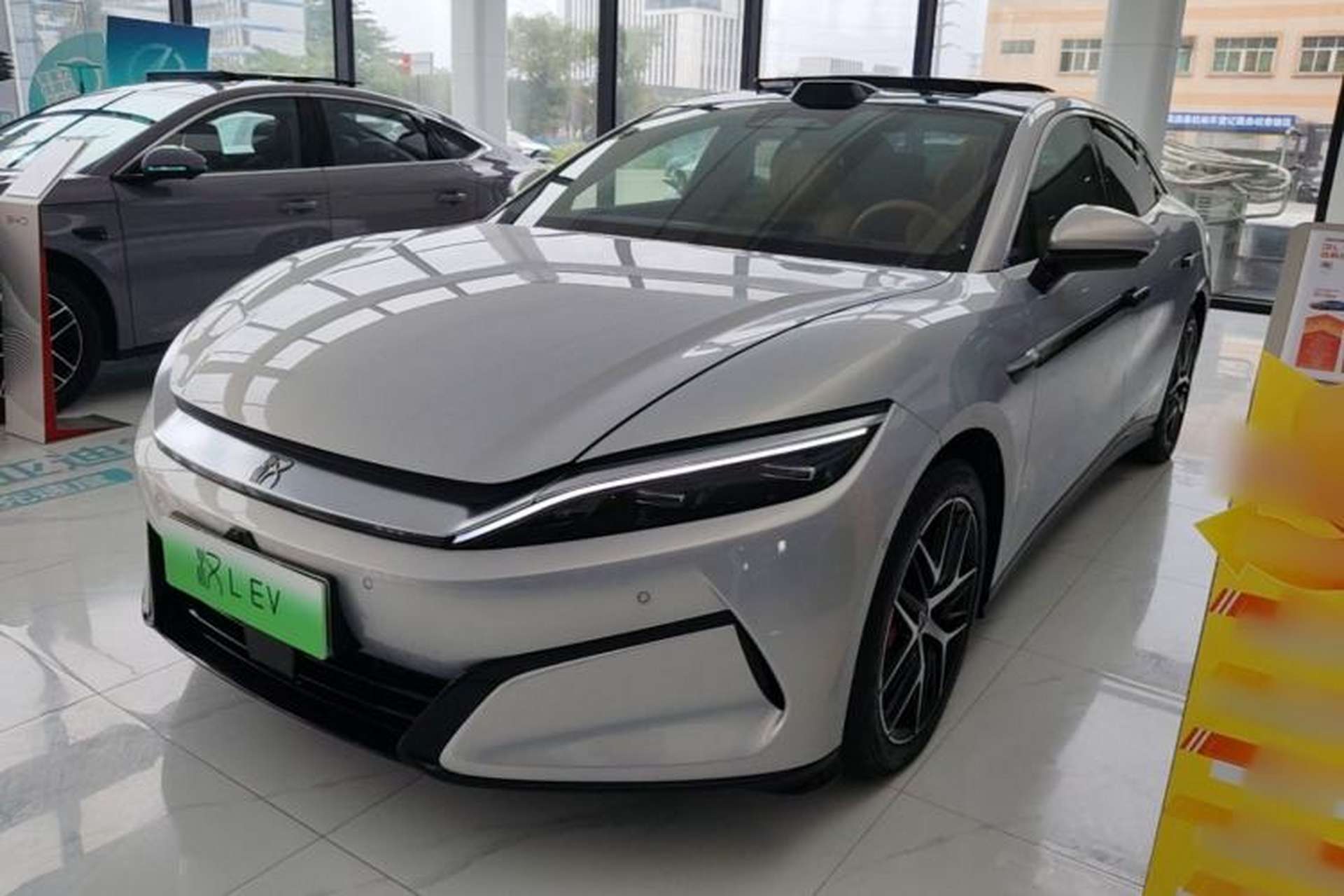 Used BYD Han L 2025 EV Four-Wheel Drive LiDAR Flagship Model Front Left 45 Deg