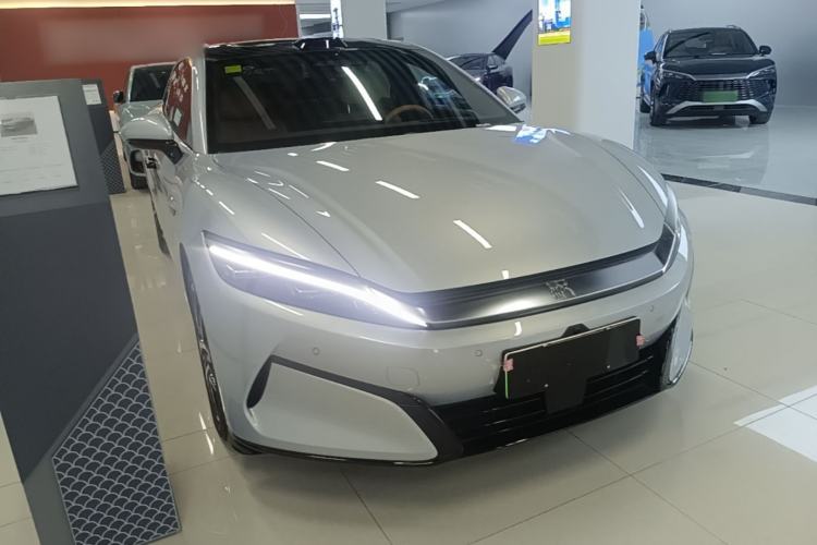 Used BYD Han L 2025 EV Four-Wheel Drive LiDAR Flagship Model Front Right 45 Deg