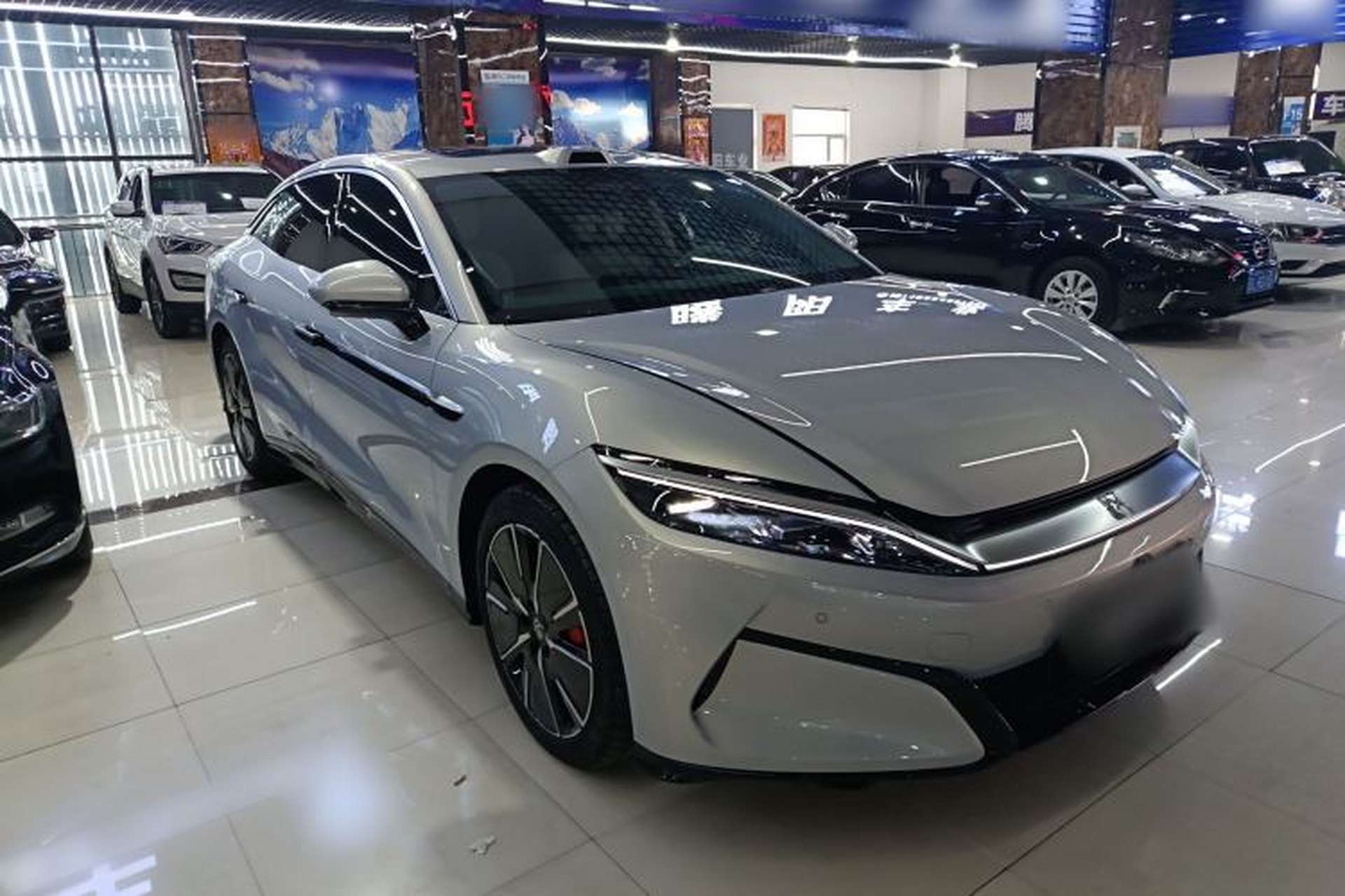 Used BYD Han L 2025 DM-i 200KM LiDAR Luxury Model Front Right 45 Deg