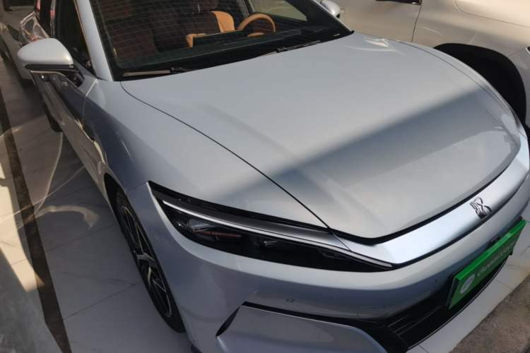 Used BYD Han L 2025 EV Four-Wheel Drive LiDAR Flagship Model Front Right 45 Deg