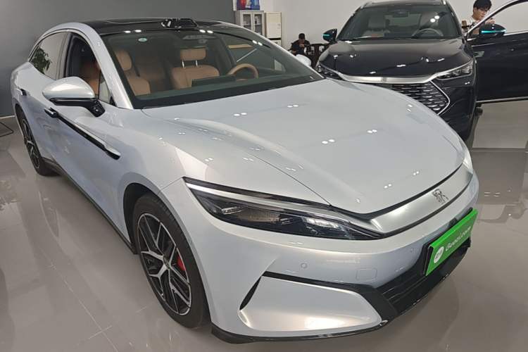 Used BYD Han L 2025 EV Four-Wheel Drive LiDAR Flagship Model Front Right 45 Deg
