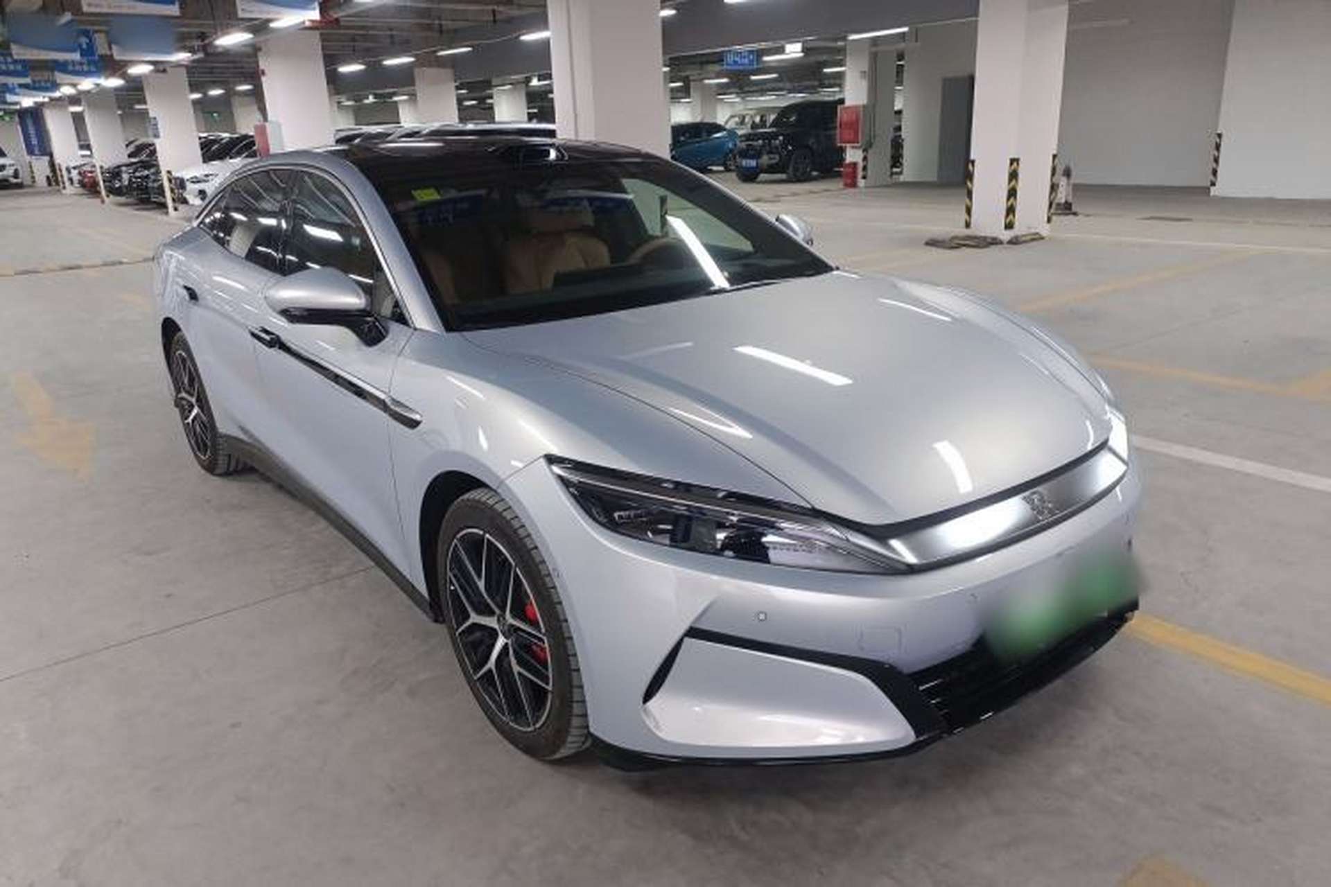 Used BYD Han L 2025 EV Four-Wheel Drive LiDAR Flagship Model Front Right 45 Deg